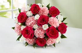 Send these flowers with gifts to your wife on your first wedding anniversary