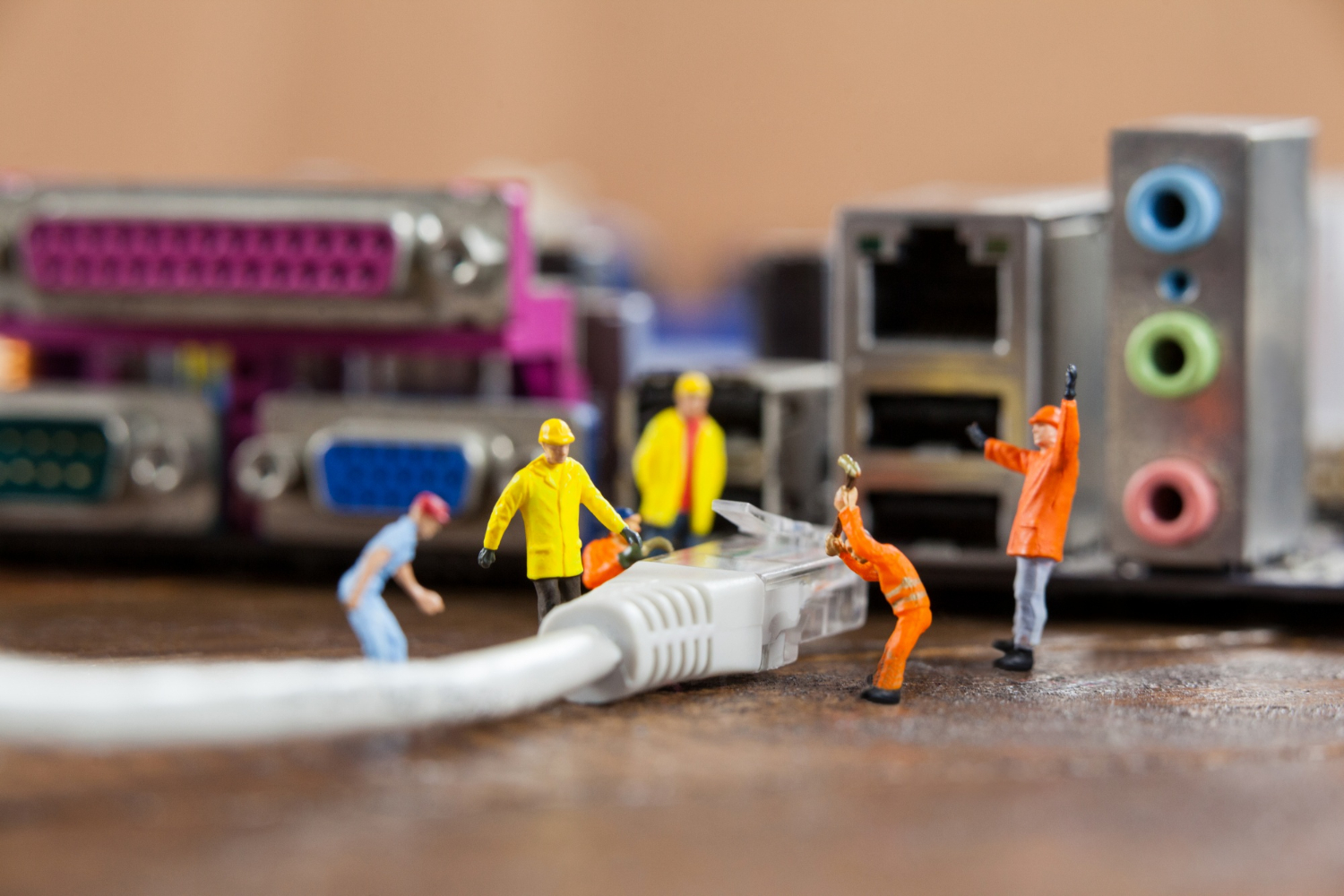 miniature-engineer-worker-plug-lan-cable-computer