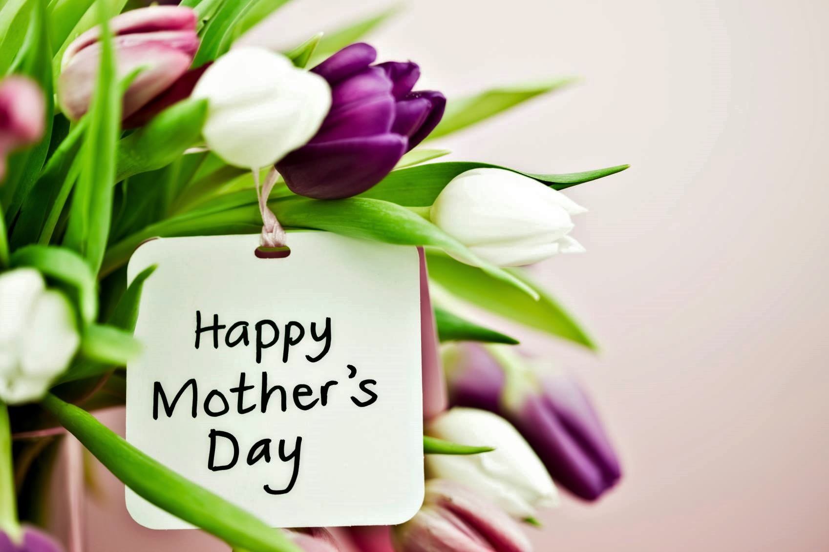 Making Mom Smile: The Art of Sending Happy Mother's Day Flowers
